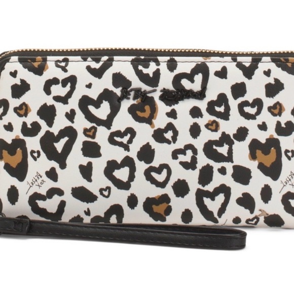 Betsey Johnson Handbags - EUC Betsey Johnson Heart Leopard Print Wristlet
